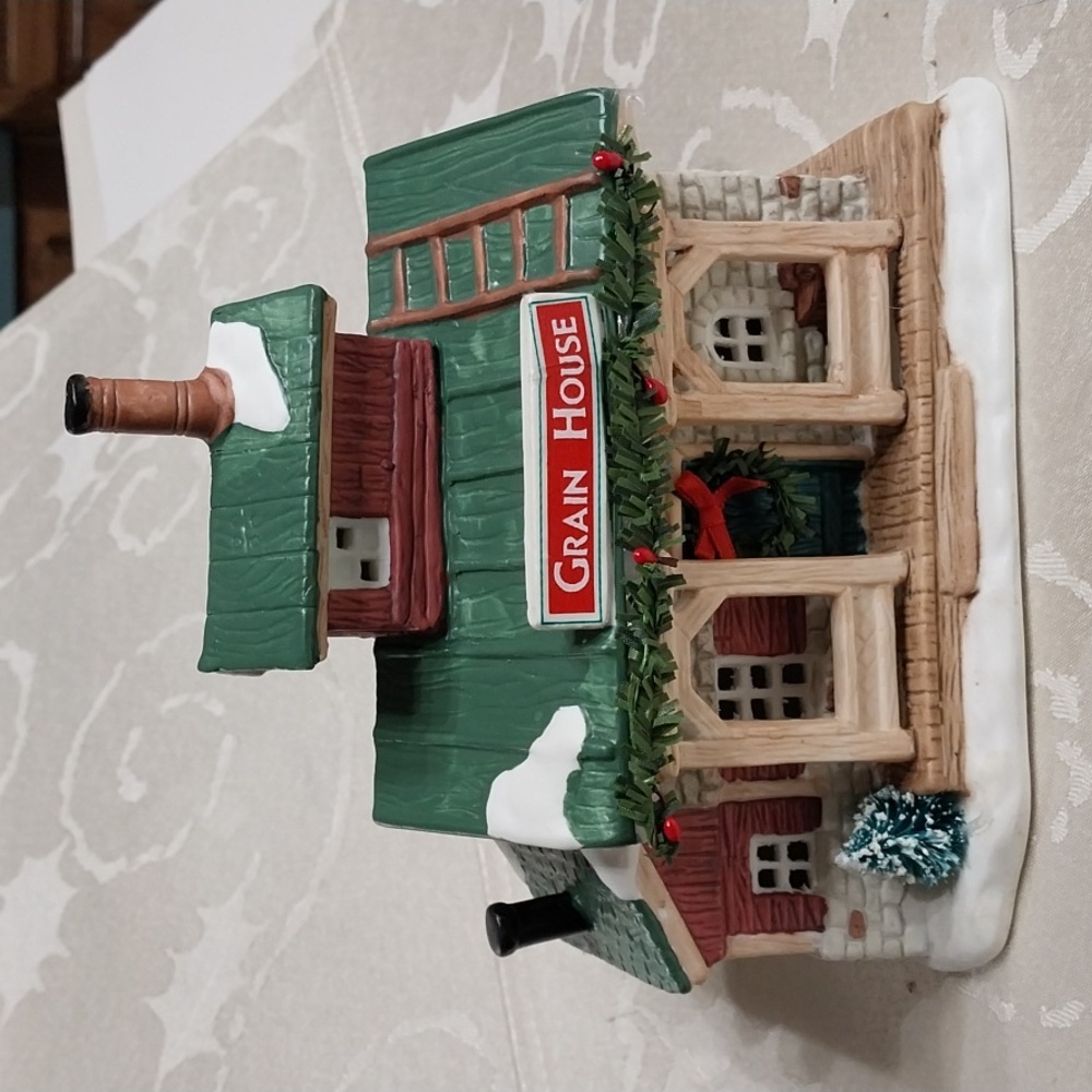 Downhome Christmas Village Vintage 1994 Grain House Lighted Handpaint Porcelain
